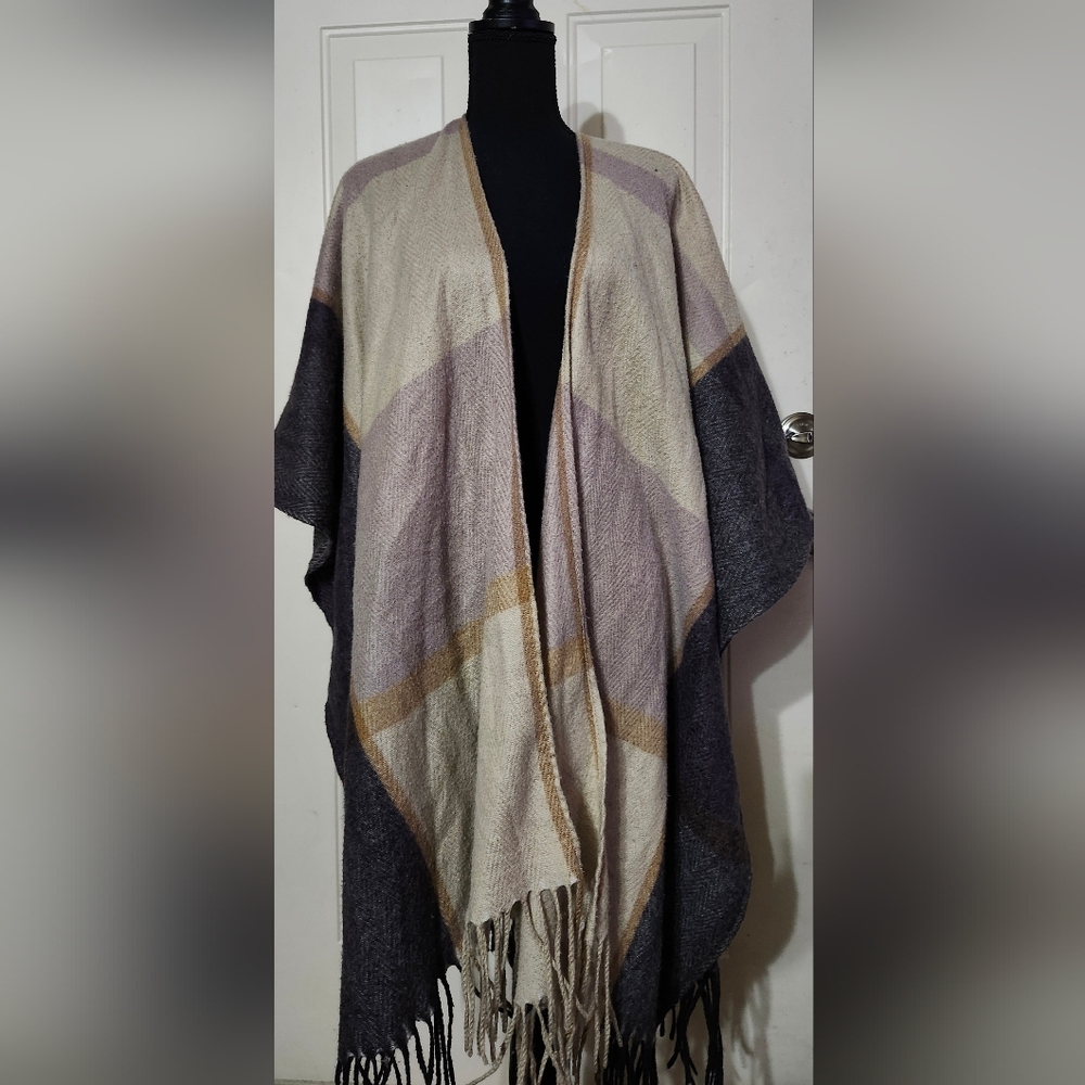 Woolrich Womens Sweater One Size Cape Gray Purple Sweater Soft Fringe Shawl